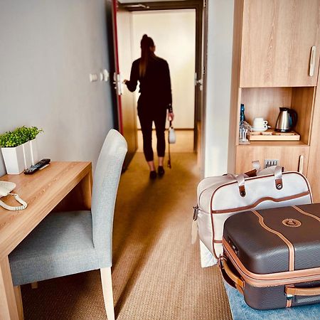 Hotel Arkadia Jelcz-Laskowice Extérieur photo