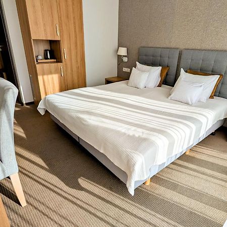 Hotel Arkadia Jelcz-Laskowice Extérieur photo