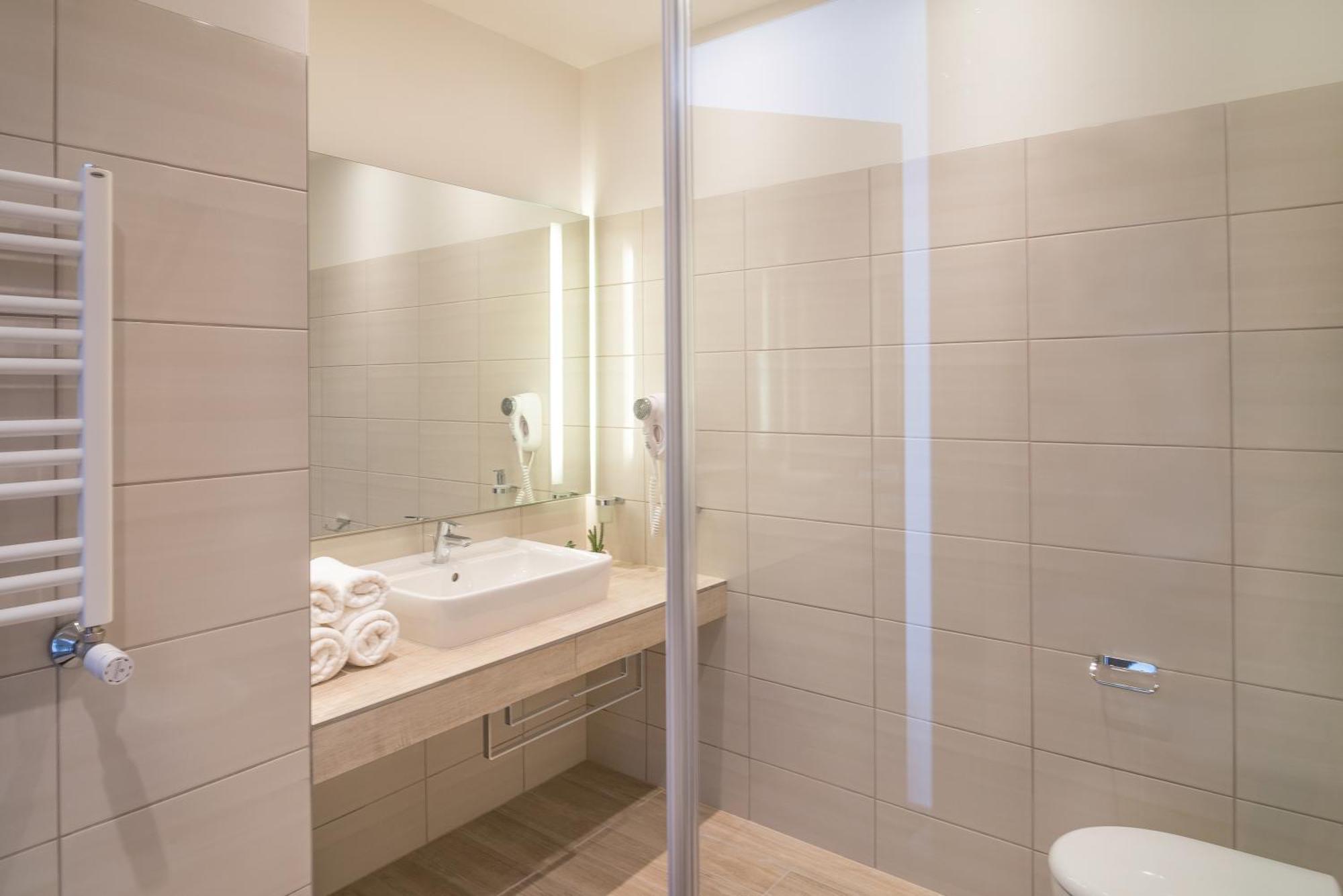 Hotel Arkadia Jelcz-Laskowice Chambre photo