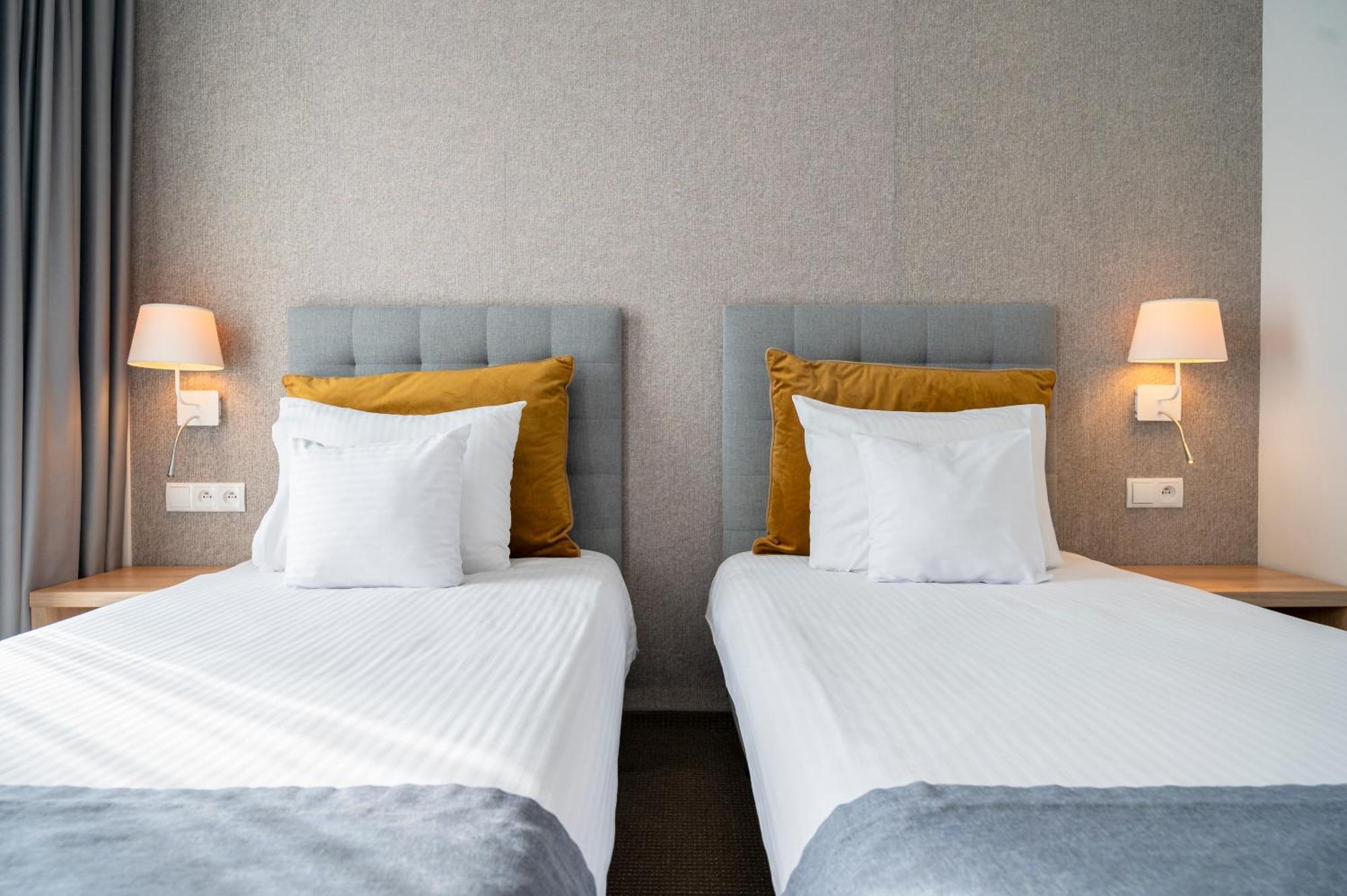 Hotel Arkadia Jelcz-Laskowice Extérieur photo