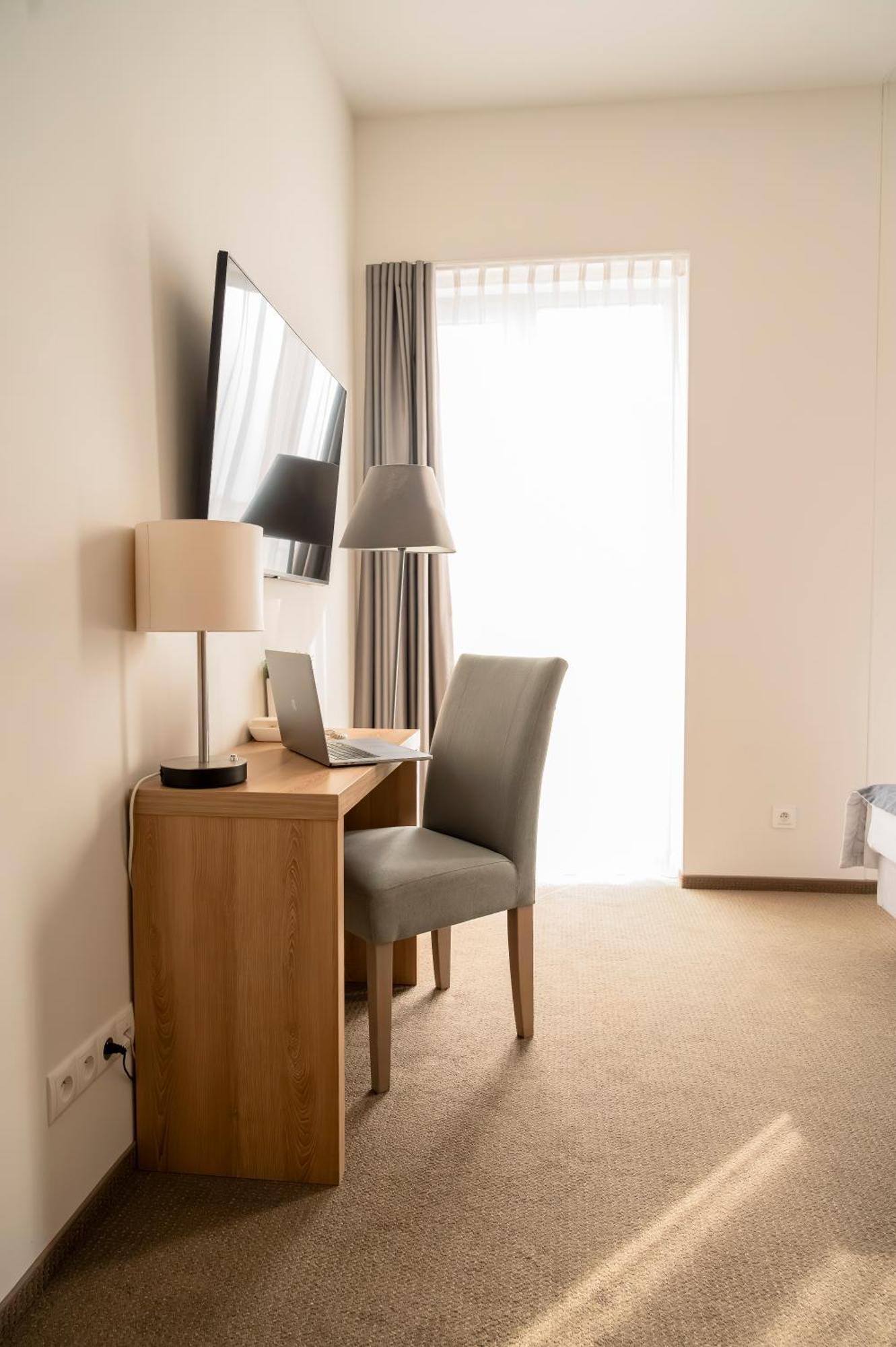 Hotel Arkadia Jelcz-Laskowice Extérieur photo