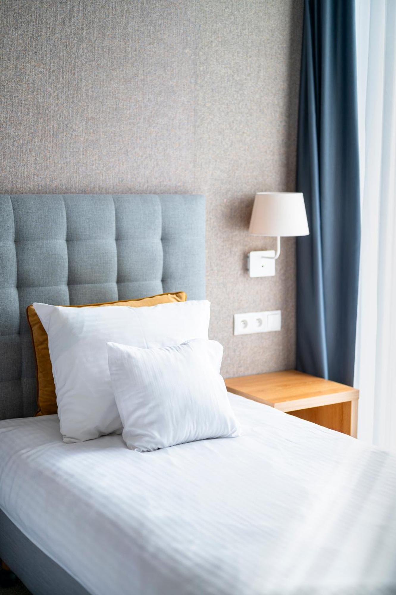 Hotel Arkadia Jelcz-Laskowice Extérieur photo