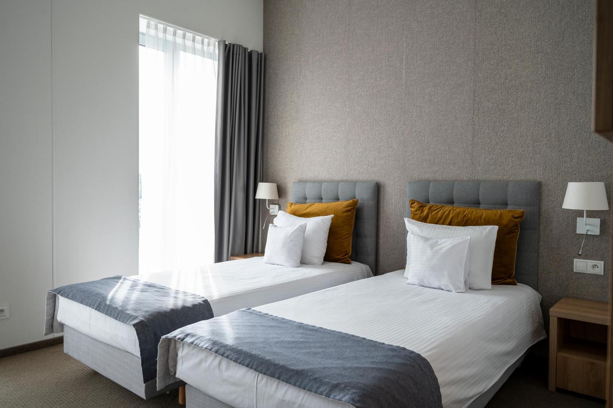 Hotel Arkadia Jelcz-Laskowice Extérieur photo