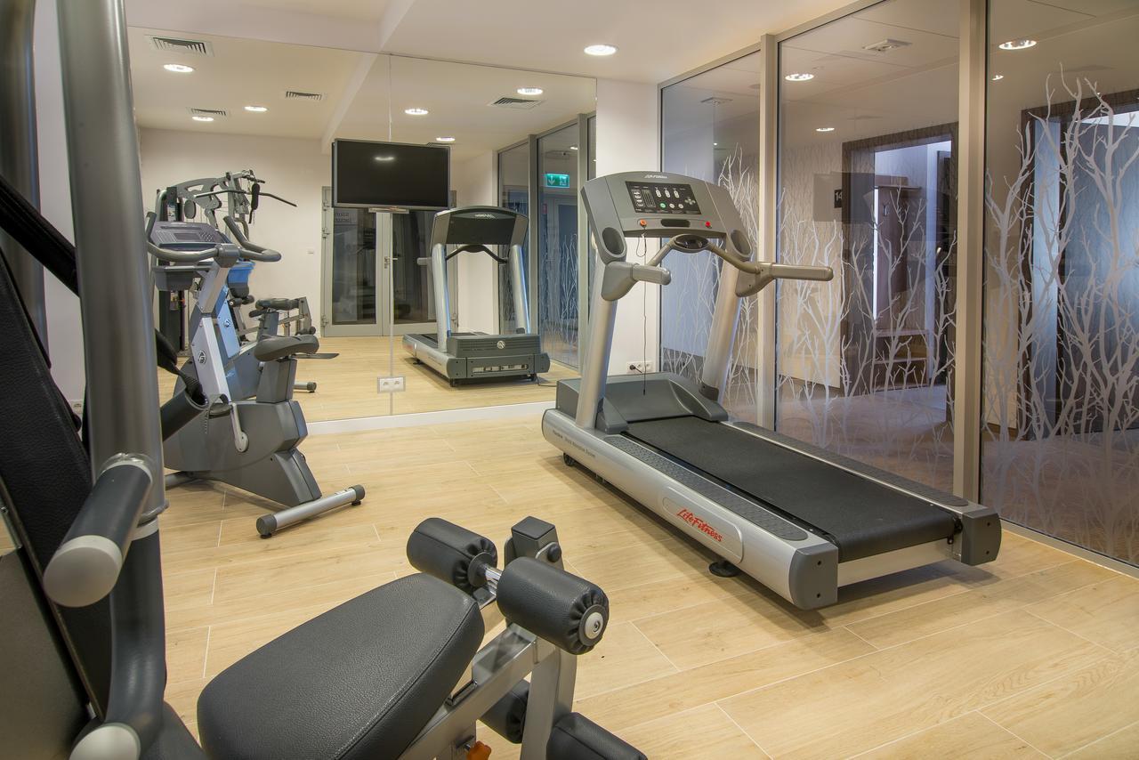 Hotel Arkadia Jelcz-Laskowice Extérieur photo