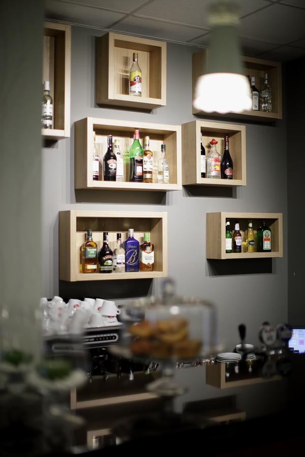 Hotel Arkadia Jelcz-Laskowice Extérieur photo